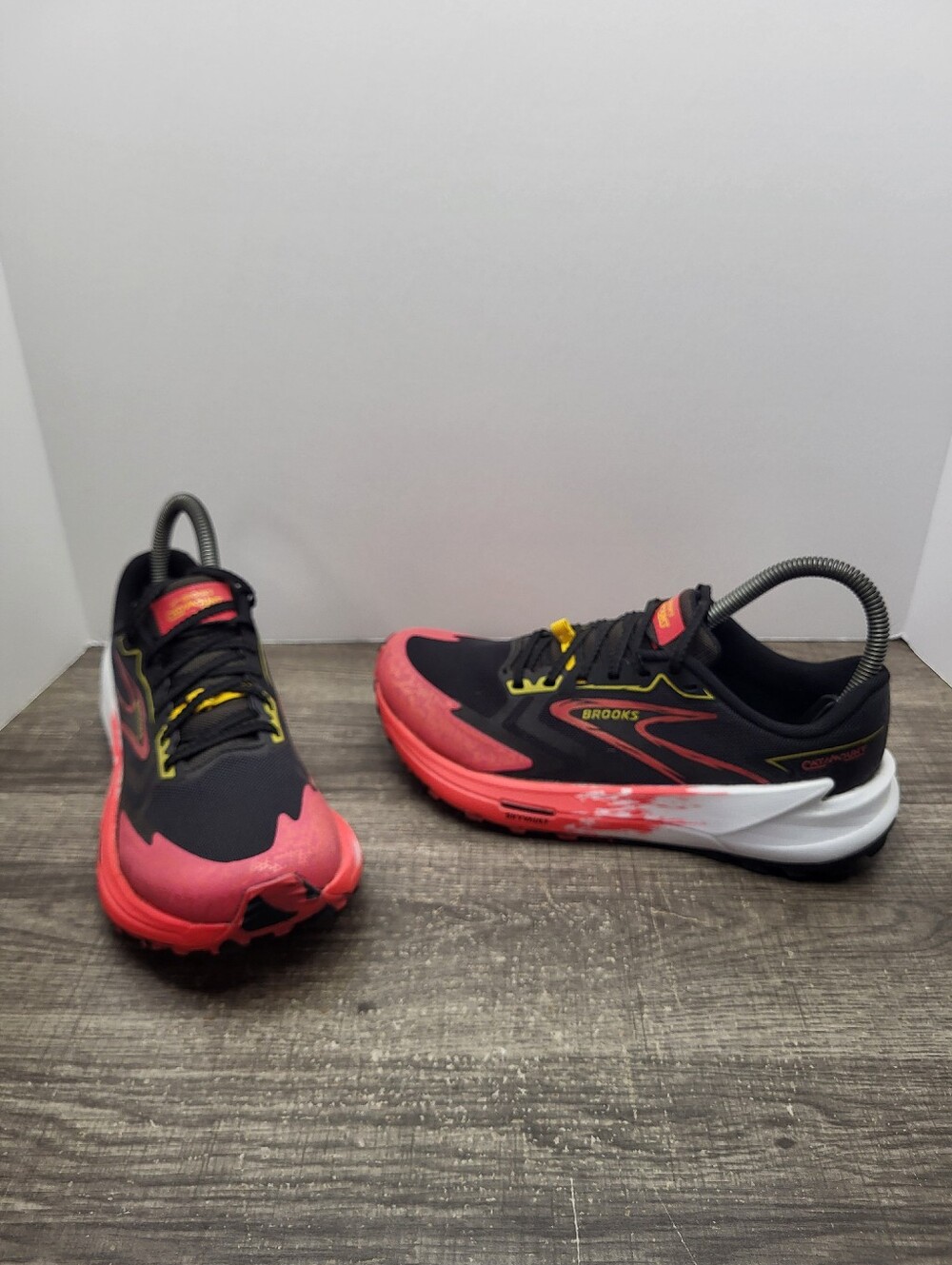 Brooks Catamount 3 Black Pink Trail Running Shoes 1204051B007 Women's Size 6.5